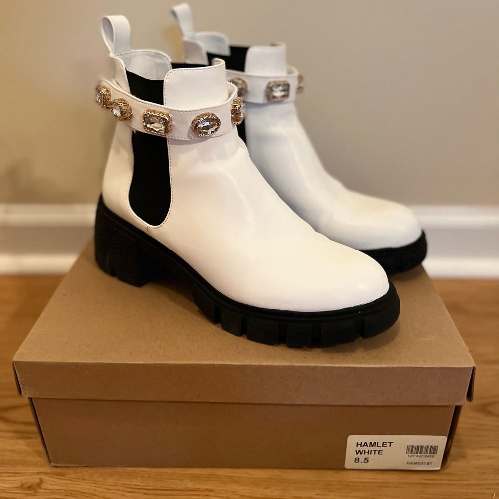 Womens Steve Madden Hamlet-WHITE rhinestone boot!